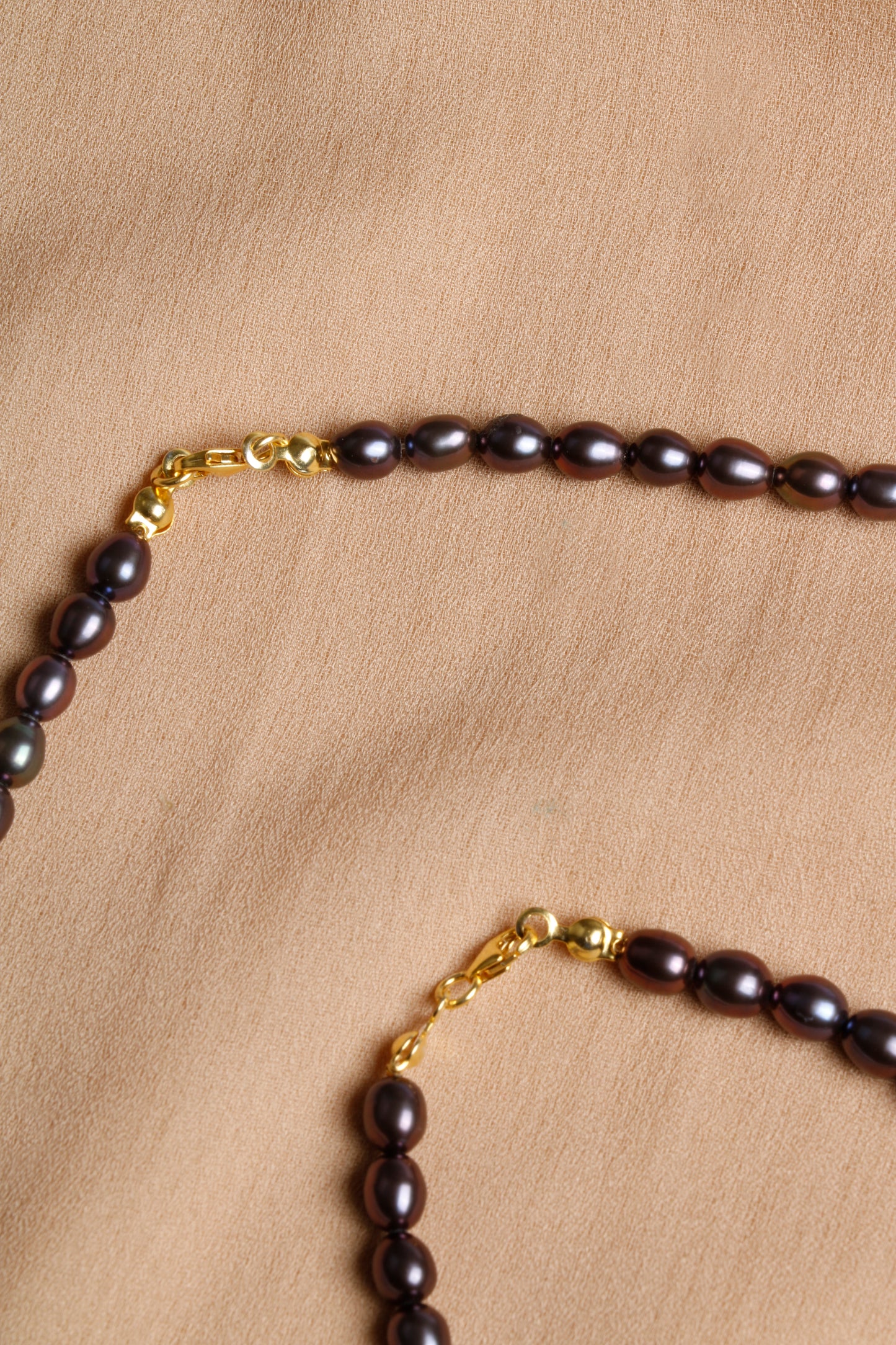 Elegant Black Pearl Necklace and Bracelet Set with Gold-Tone Closure – Oceanistone
