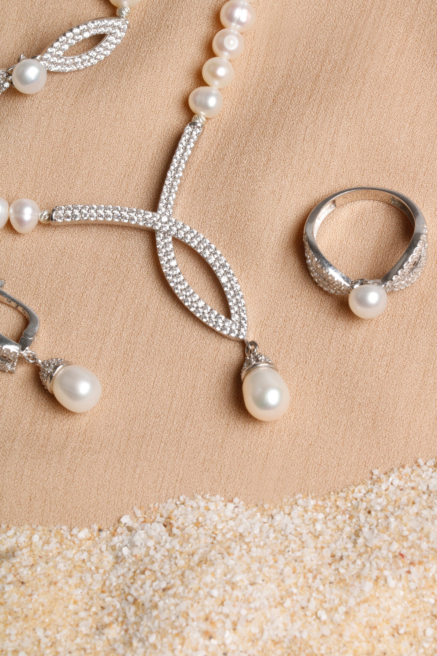 Timeless White Pearl Jewelry Set with Silver Crystal Accents – Oceanistone