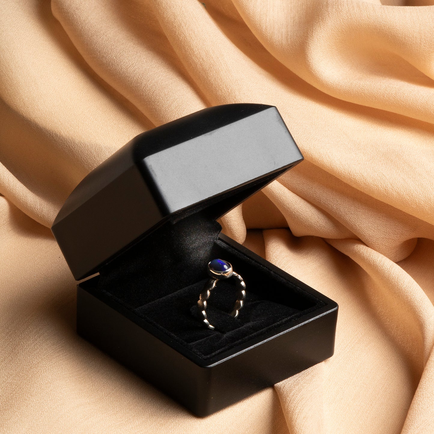 Elegant Sapphire Sterling Silver Ring – Certified & Timeless