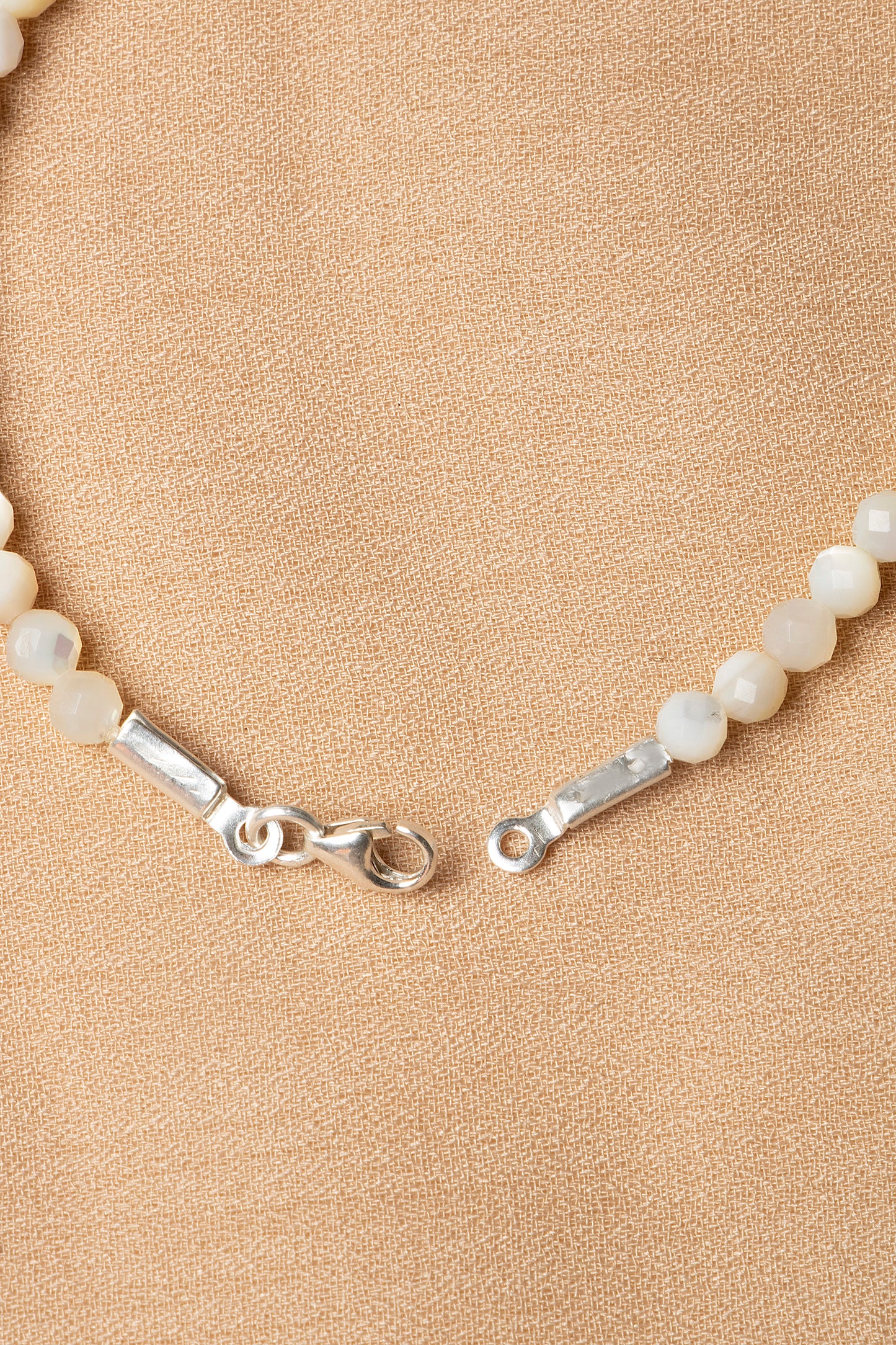 Mother-of-Pearl Necklace and Bracelet Set with Silver Clasps 3-4 mm
