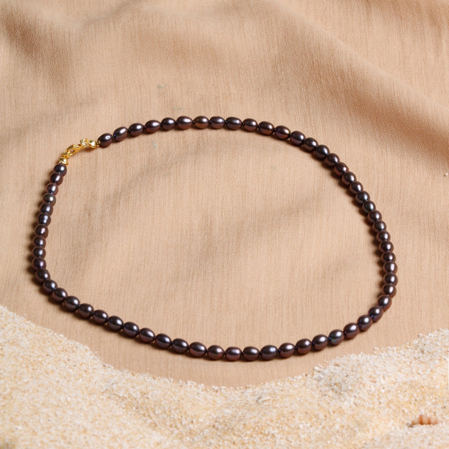 Elegant Black Pearl Necklace with Gold-Tone Clasp – Oceanistone