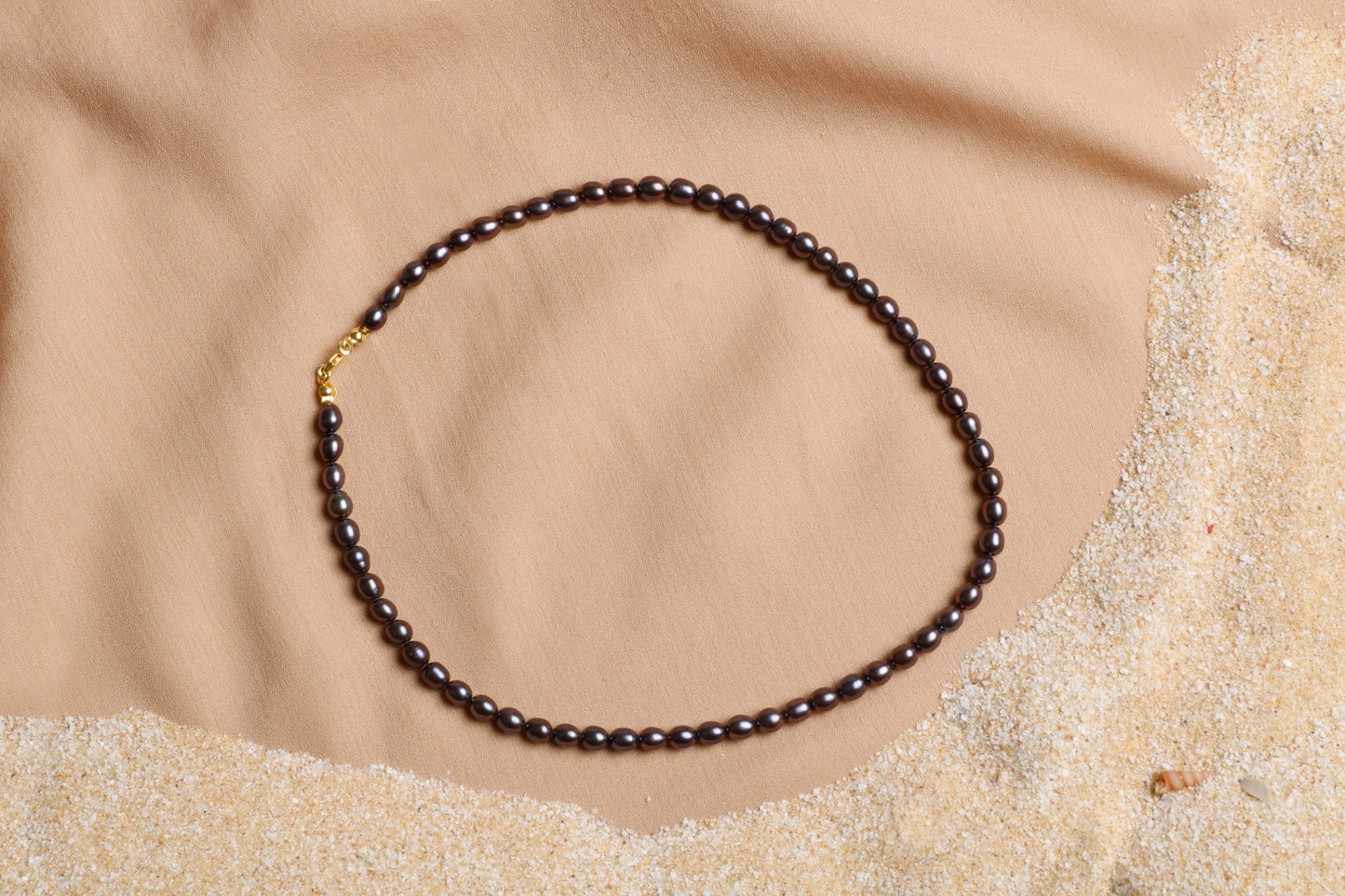 Elegant Black Pearl Necklace with Gold-Tone Clasp – Oceanistone