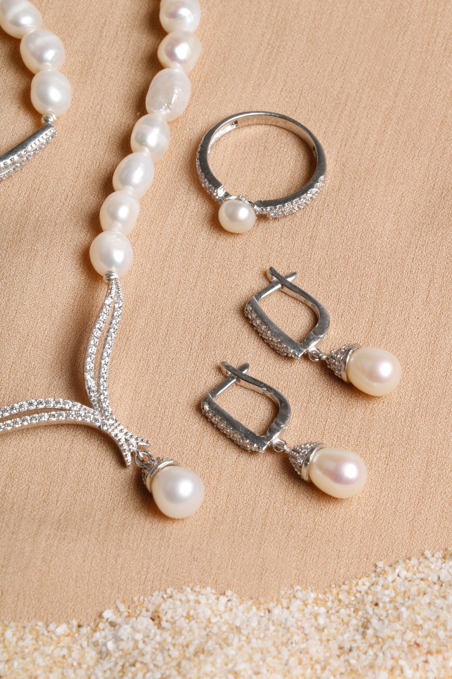 Luxurious White Pearl Jewelry Set with Silver and Crystal Accents – Oceanistone