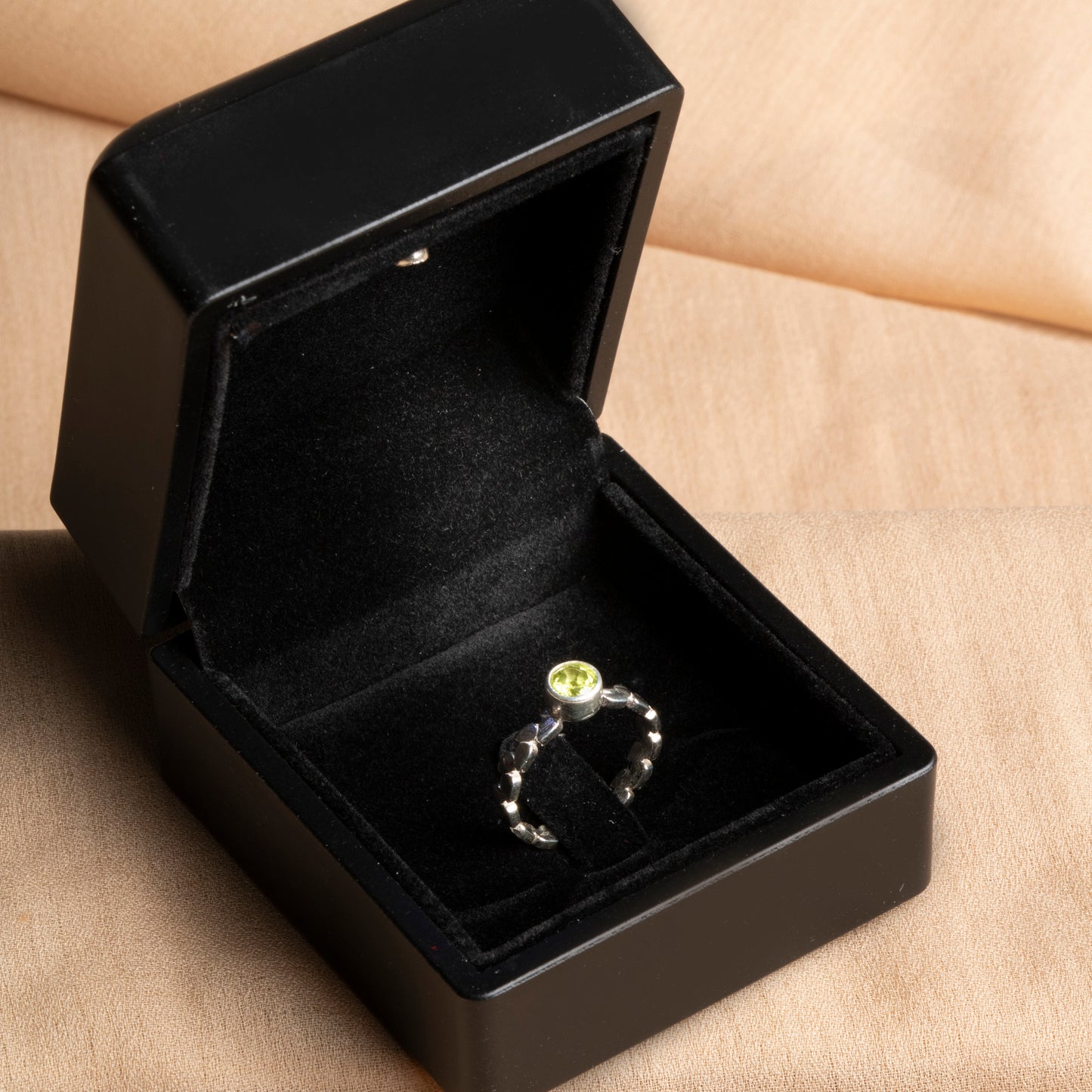 Oceanistone Peridot Ring – A Symbol of Renewal and Prosperity