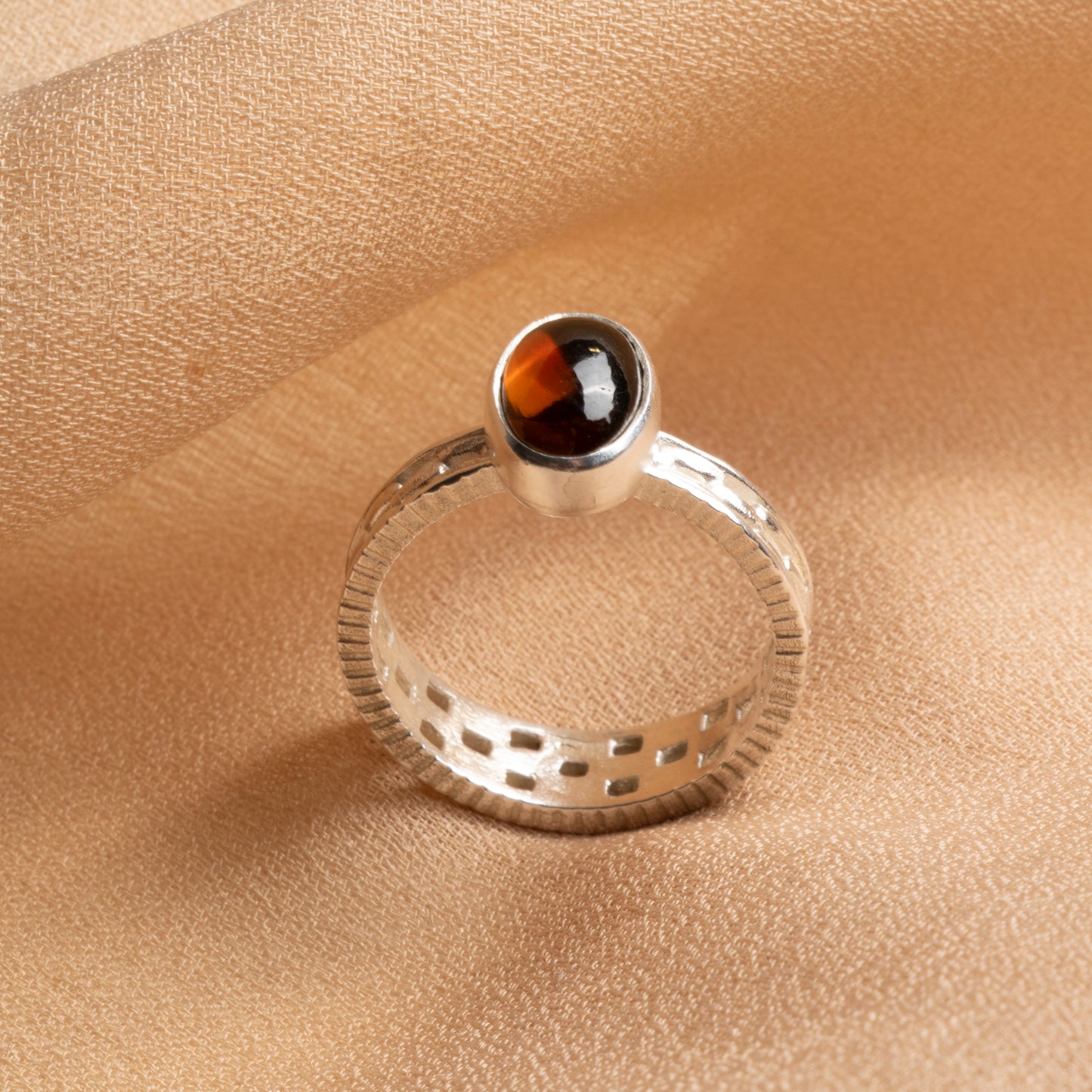 Oceanistone Garnet Ring – A Symbol of Passion and Vitality