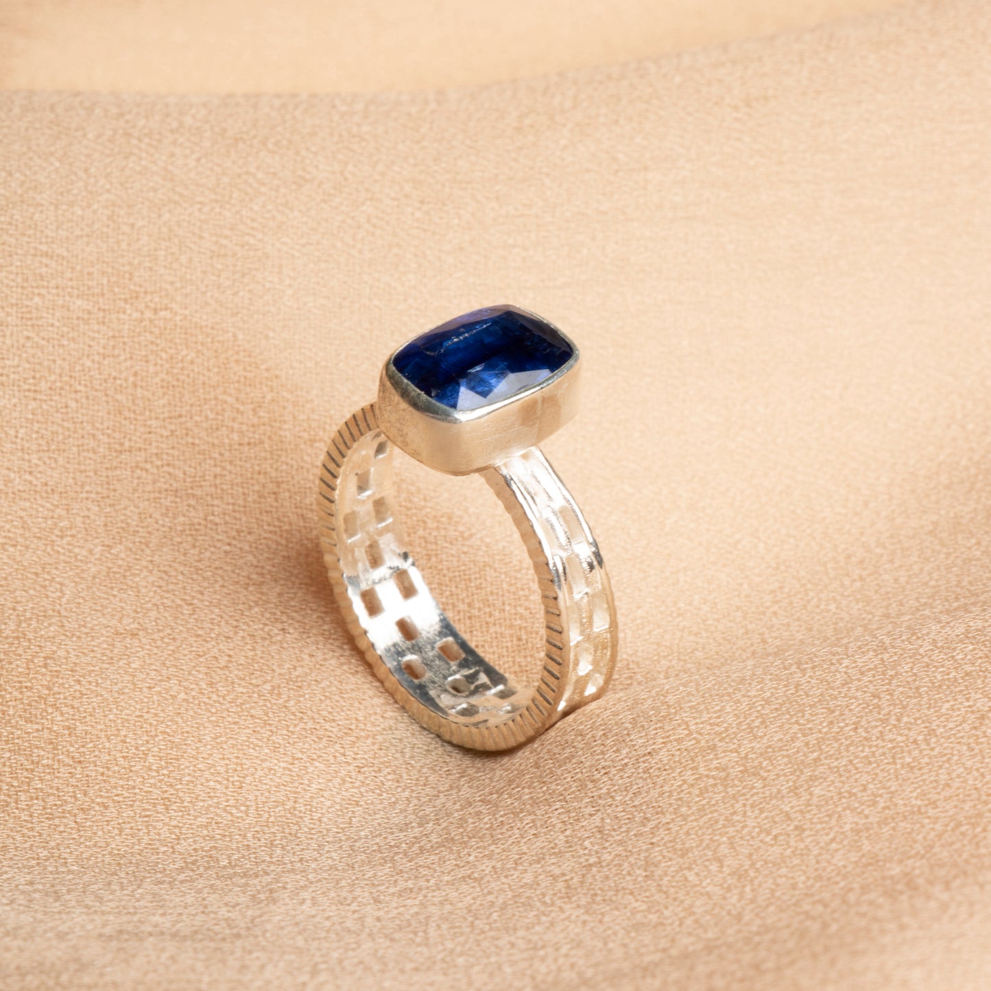 Elegant Kyanite Sterling Silver Ring – A Symbol of Balance & Serenity