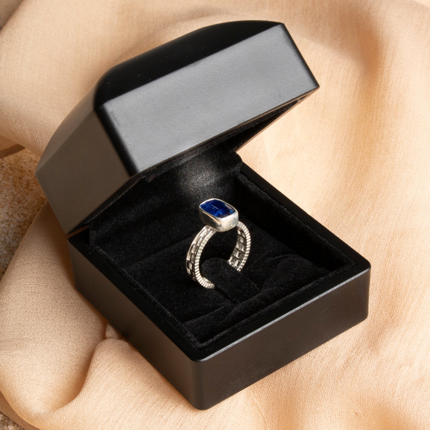 Elegant Kyanite Sterling Silver Ring – A Symbol of Balance & Serenity