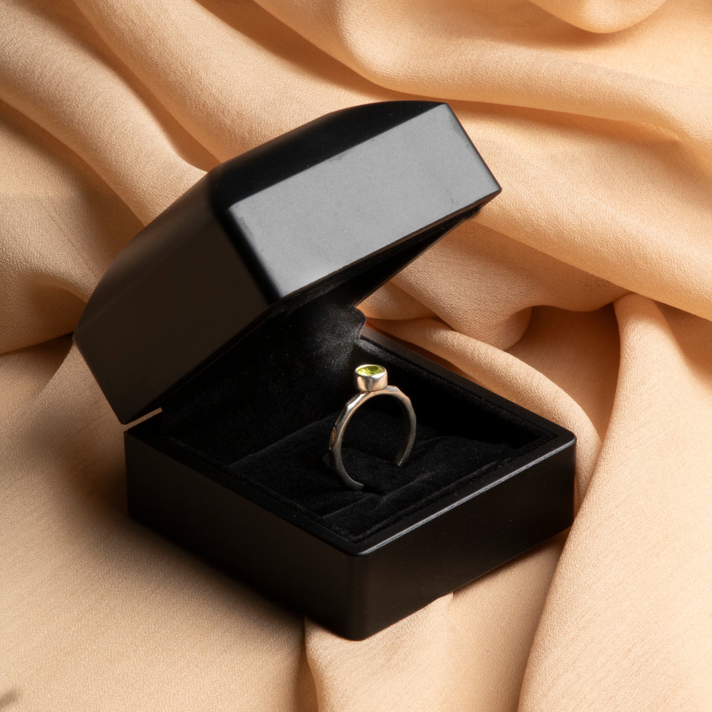 Exquisite Peridot Sterling Silver Ring – A Touch of Natural Brilliance