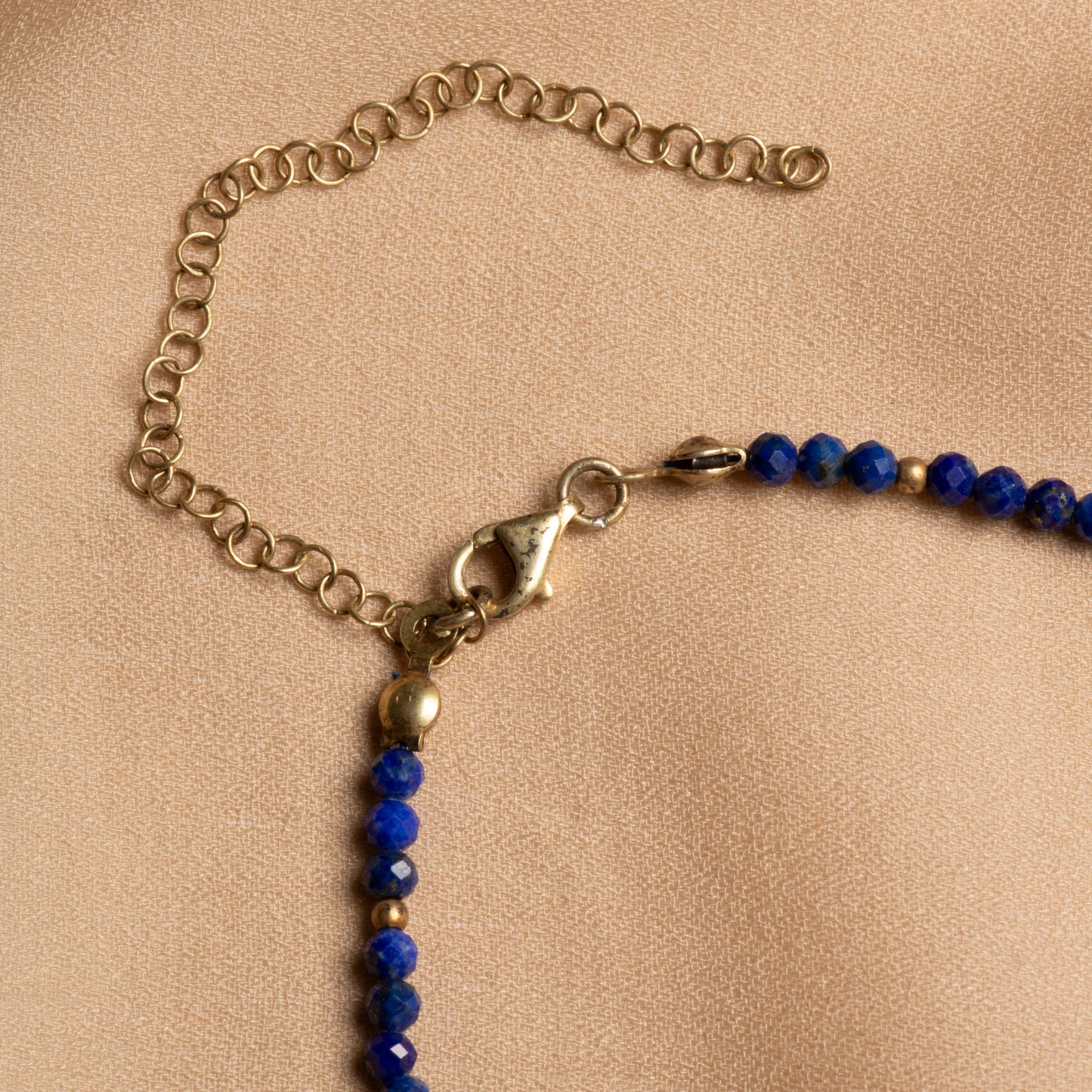 Lapis Lazuli & Pearl Anklet – A Harmony of Elegance and Wisdom